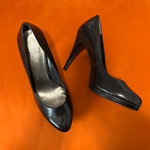 Black leather Nine West pumps 9.5W